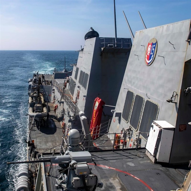 Schiffe der US-Marine passieren die Taiwanstraße