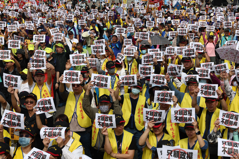 Tag der Arbeit: Taiwanische Gewerkschaften demonstrieren für bessere Arbeitsbedingungen