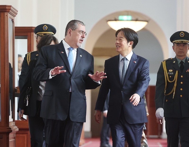 Taiwanischer Präsident begrüßt guatemaltekischen Präsident mit militärischen Ehren